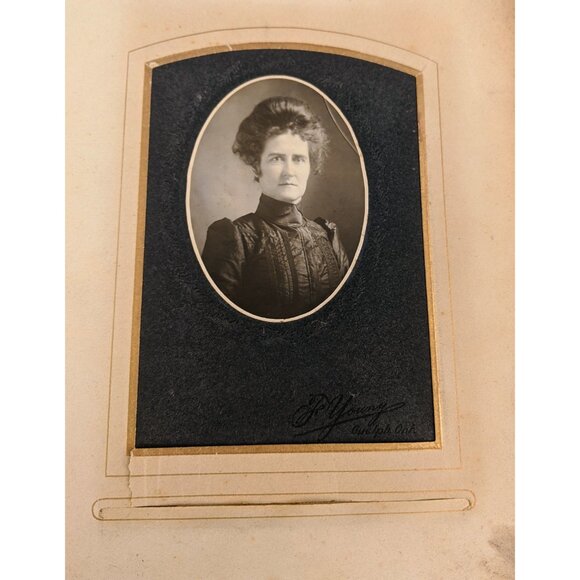 Victorian Photo Album: Antique Collectible with Canadian Photographs - Picture 9 of 10